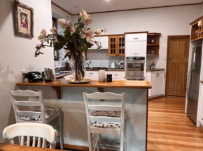 Gorgeous Villa, 7 minutes from Airport